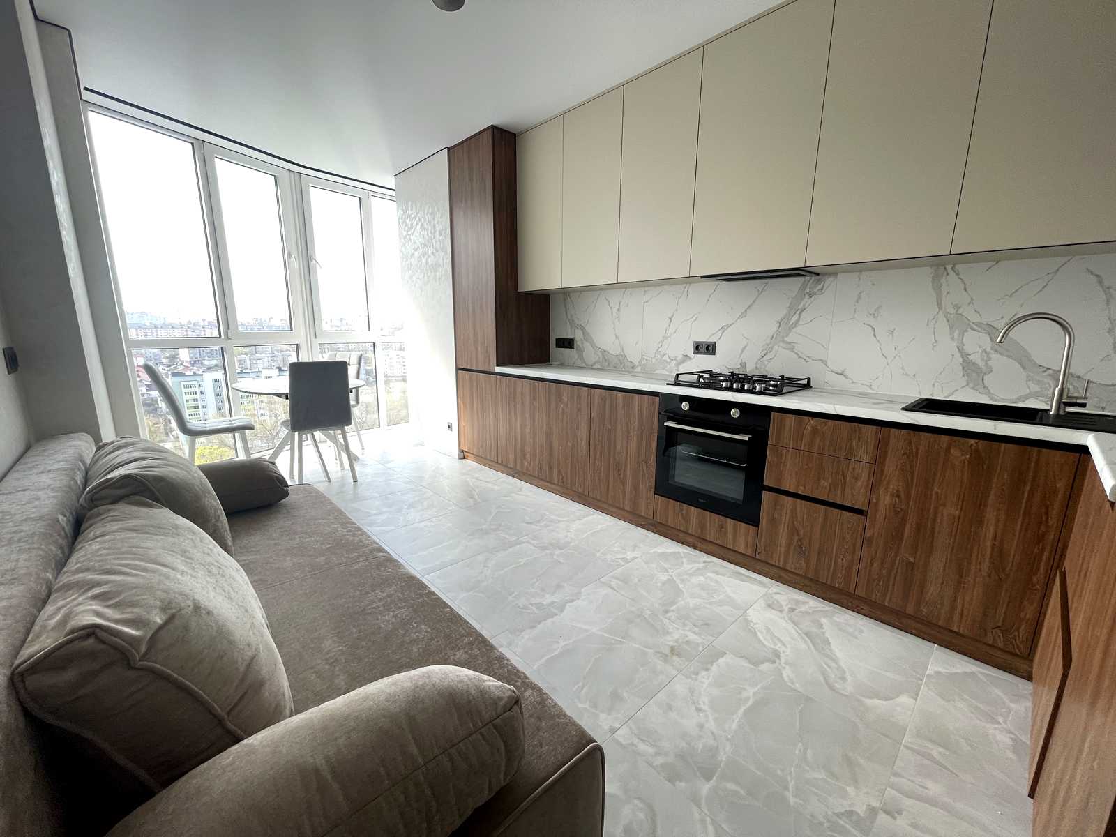 1880493809097178