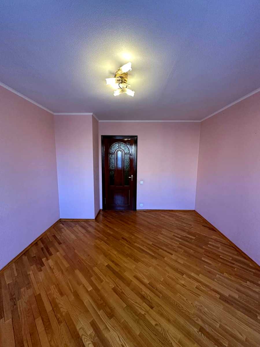 1880500769817567