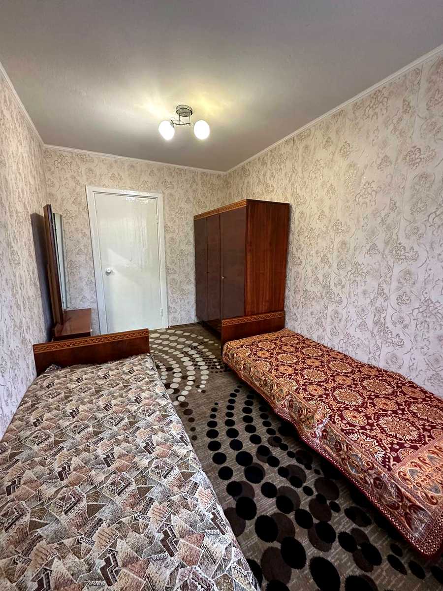 1880502243683404