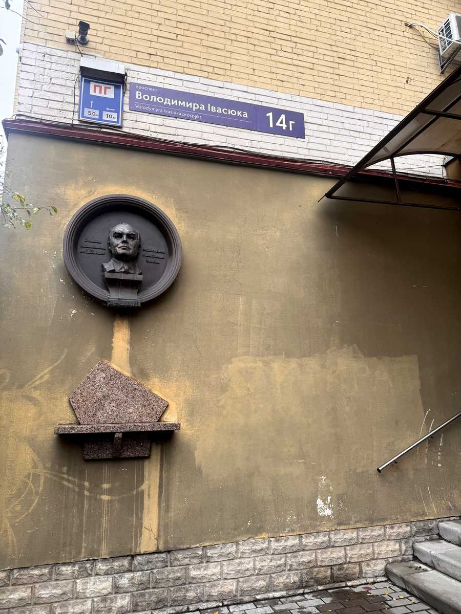 1880561569240394