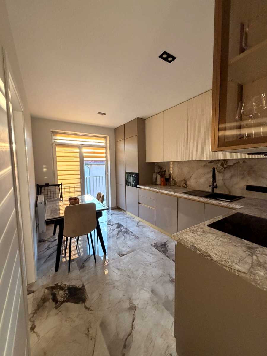1880579598699989