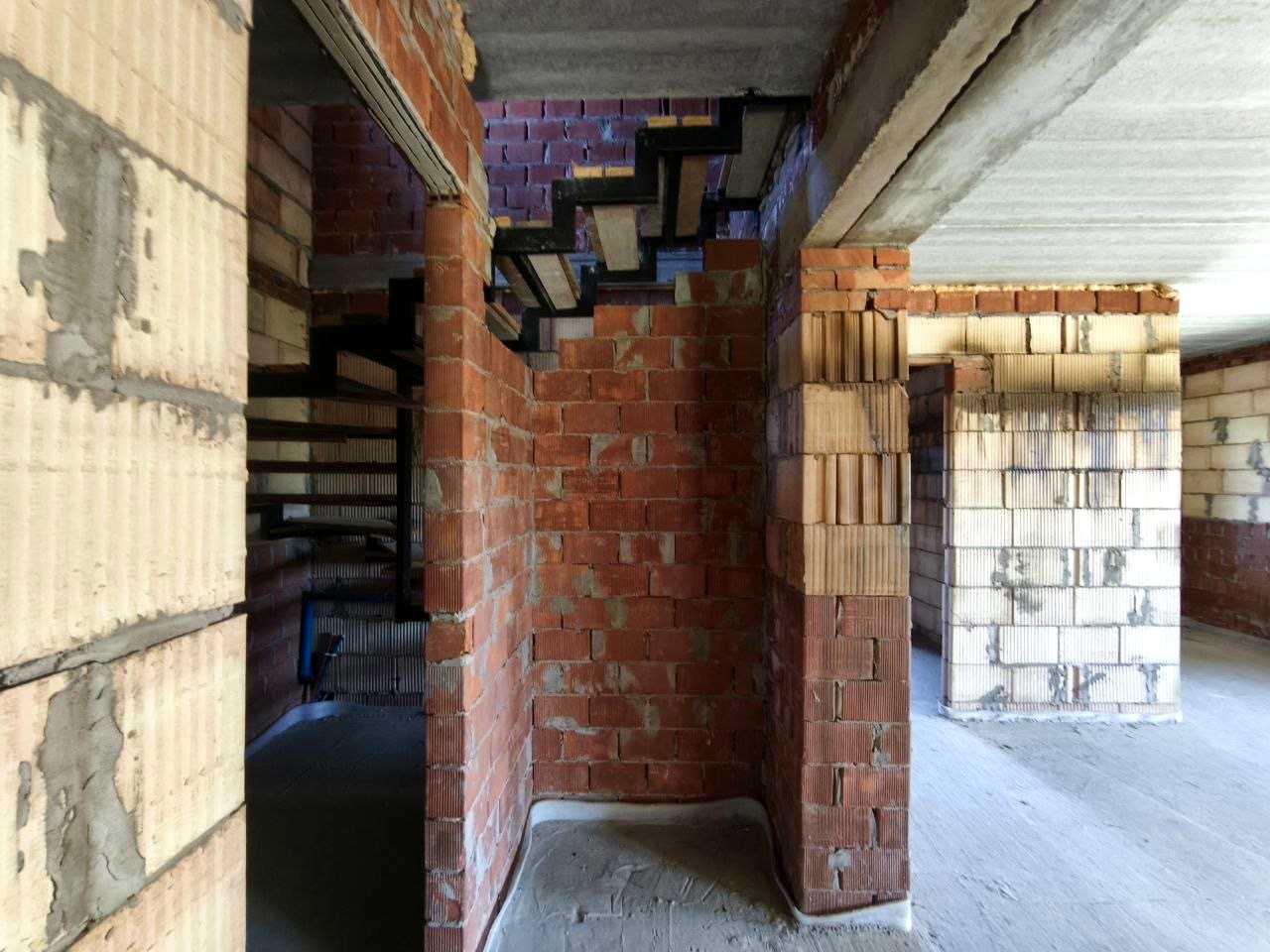 1880583124362193