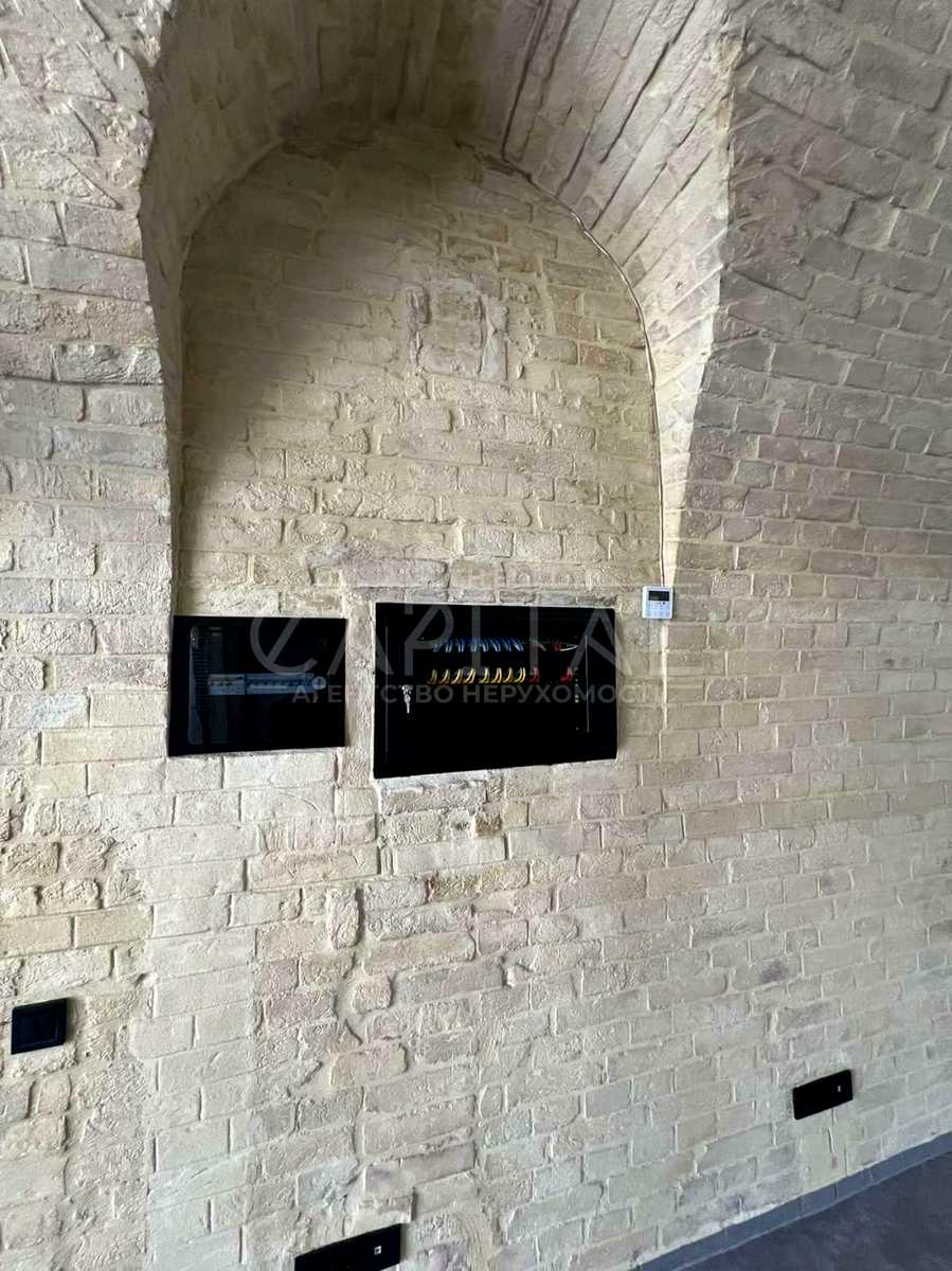 1836089710492940