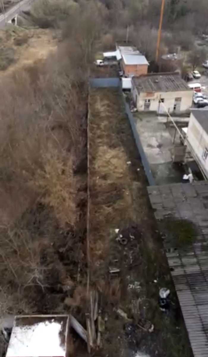 1838147350683959