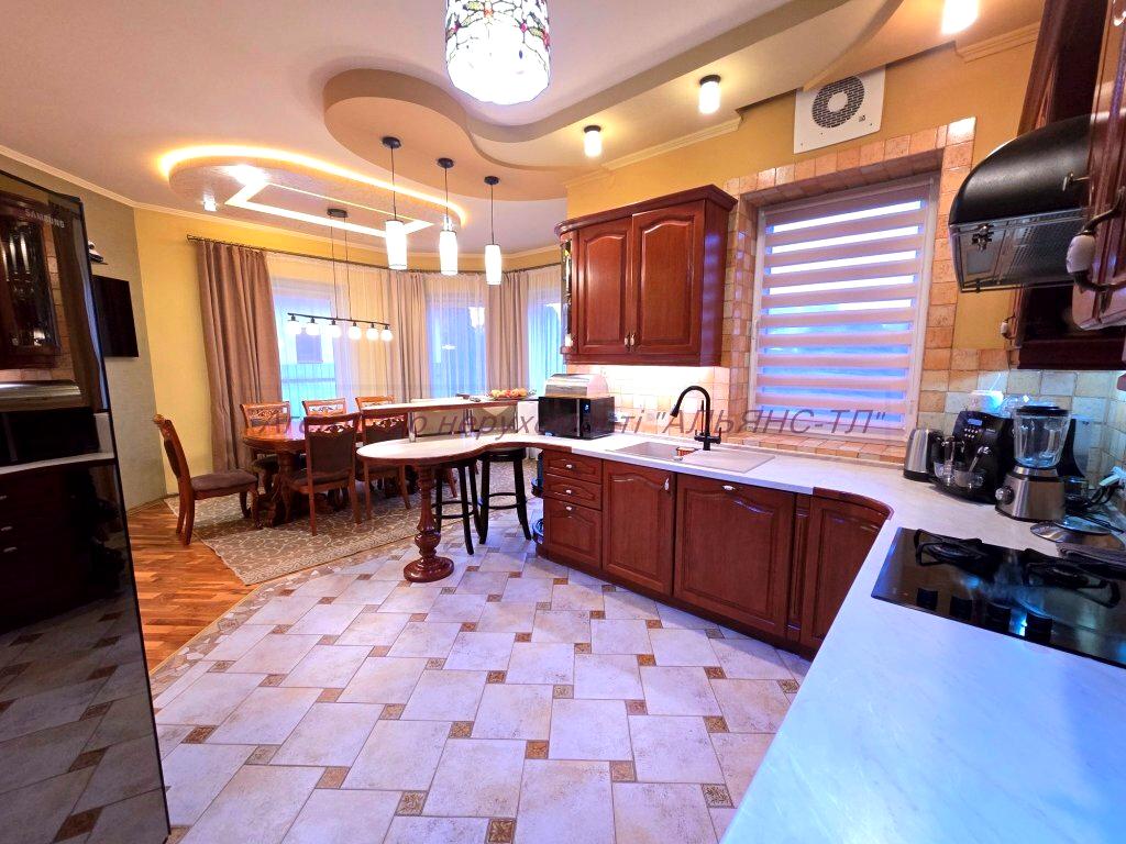 1814701569930284