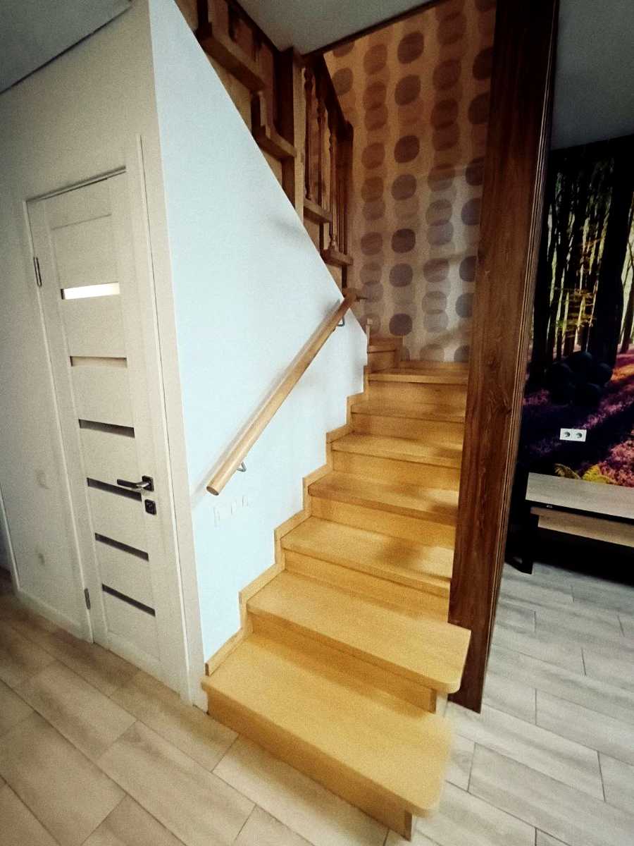 1840593570406811