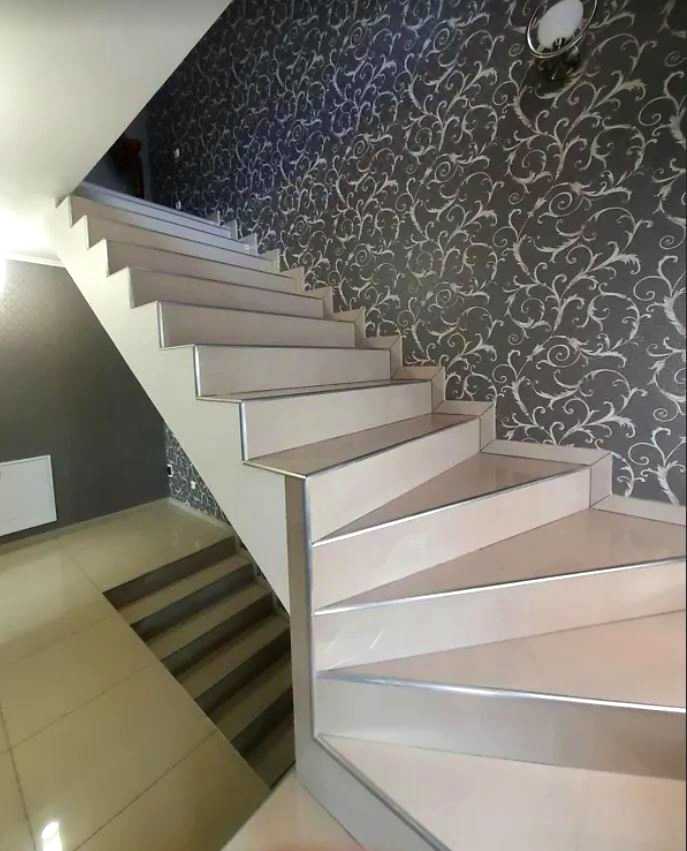 1832749778817800