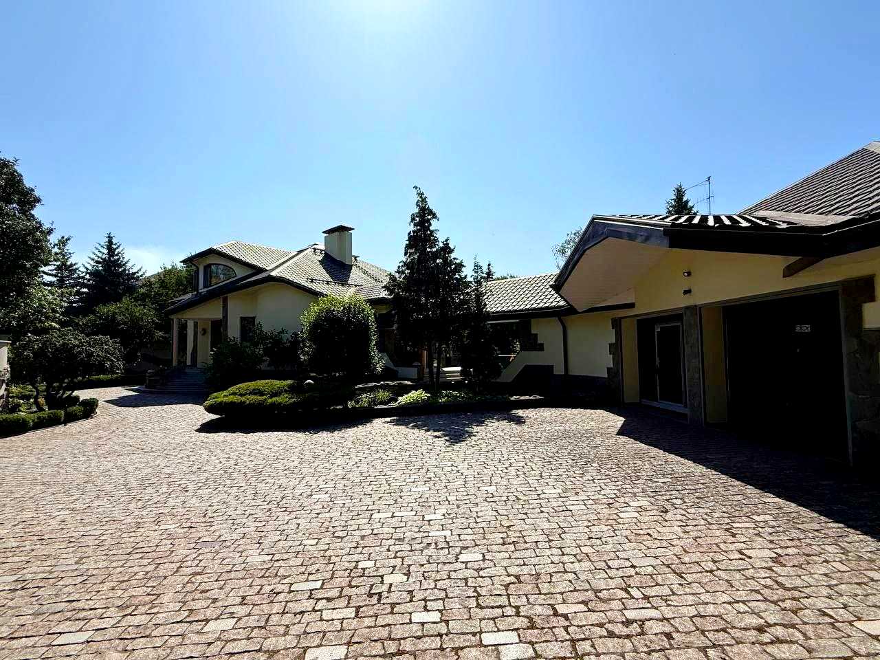 1839907119953377