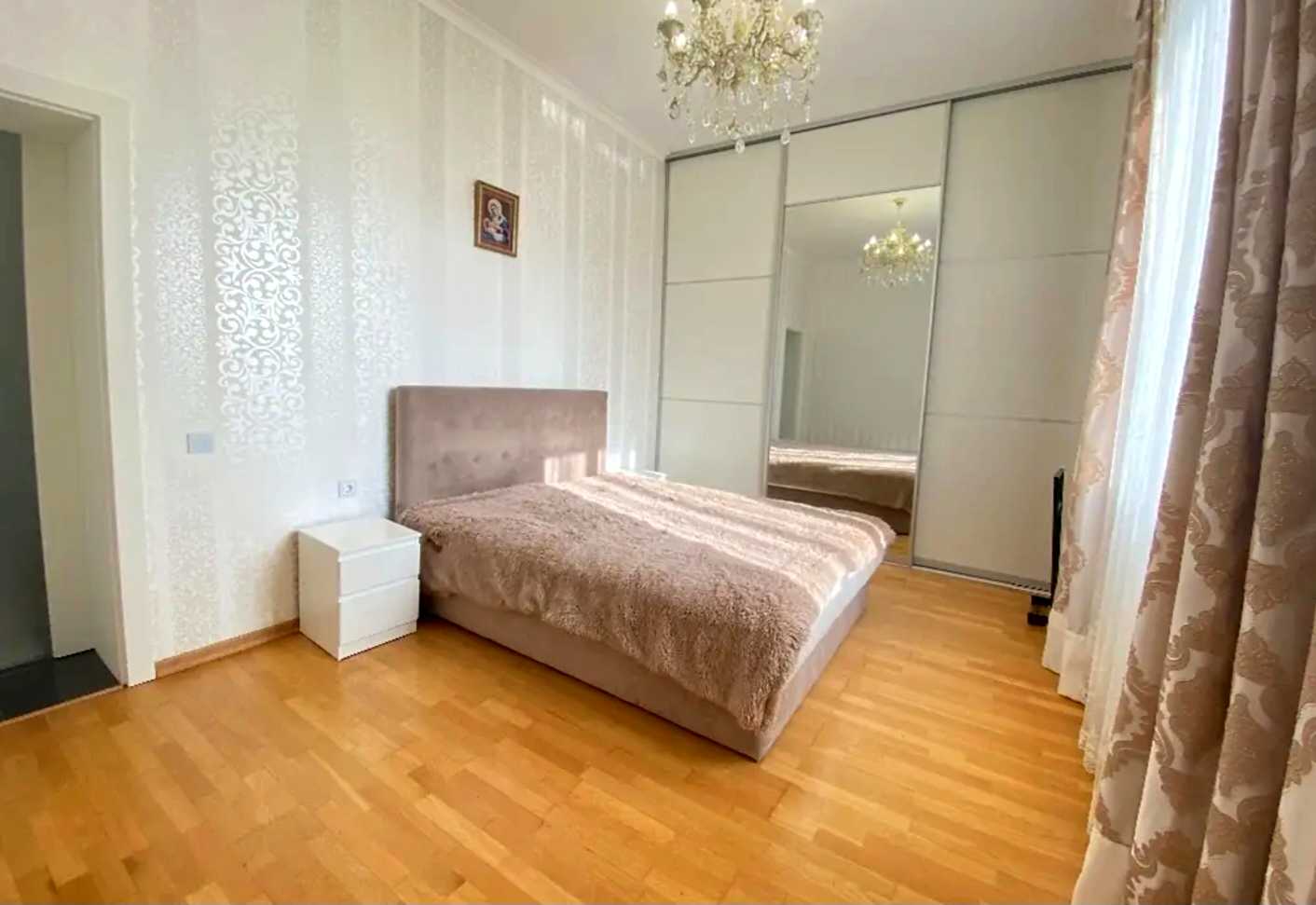 1825588234461579