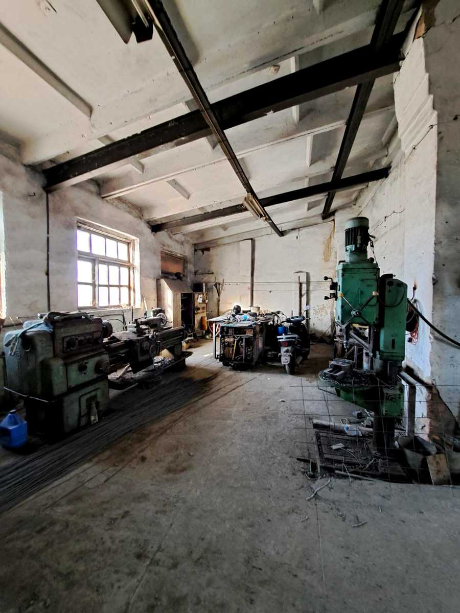 1818801166653569