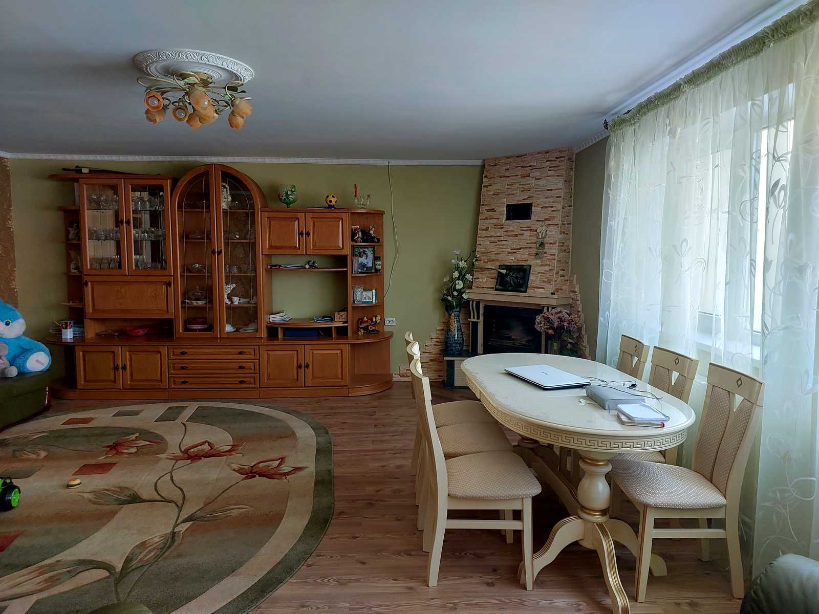 1766724568572046