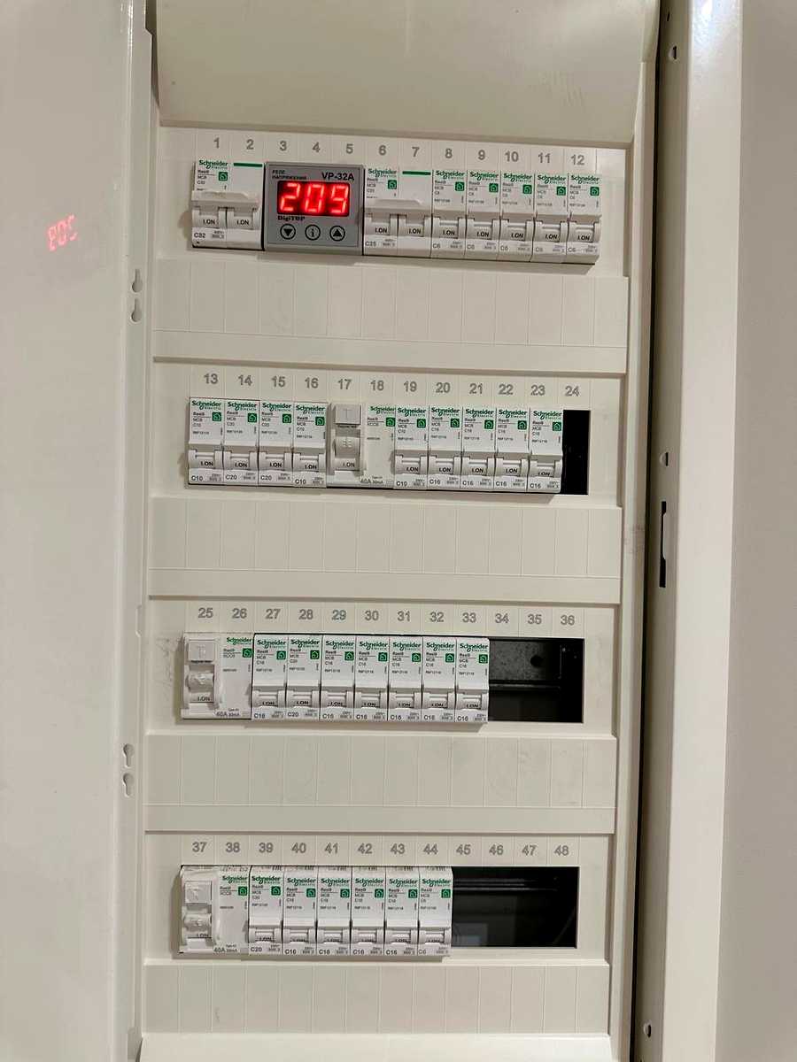 1815800596036585