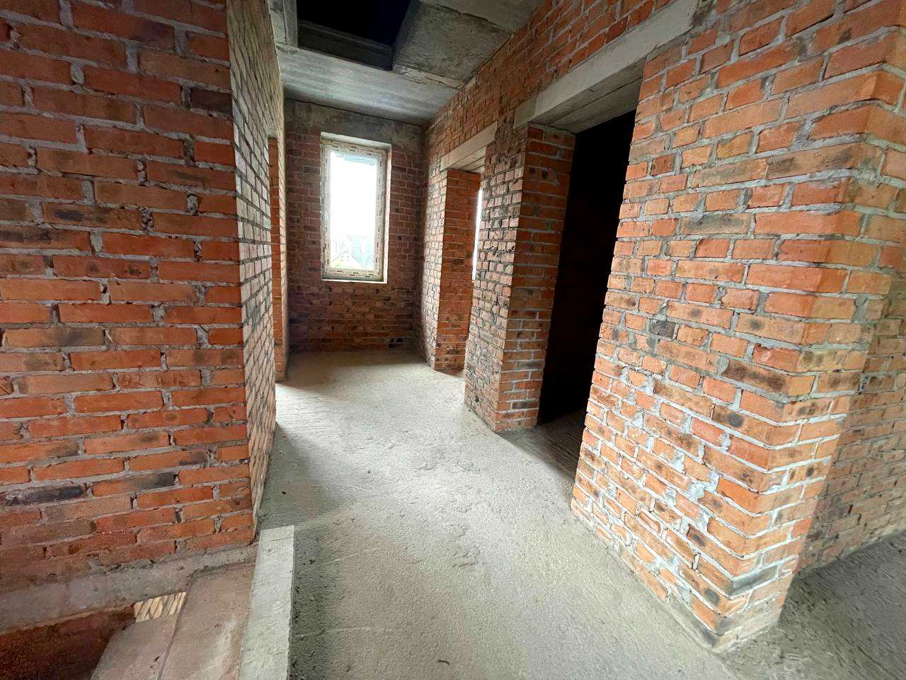 1839705651335604
