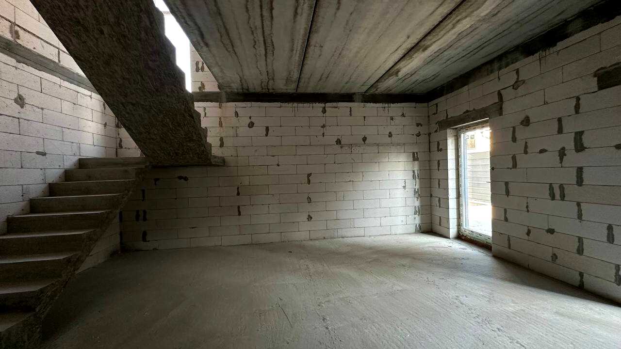 1849611846702737