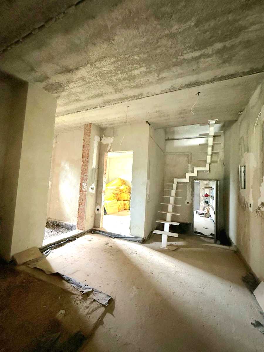 1839537008042895