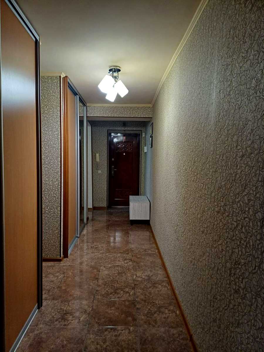 1832016857161537