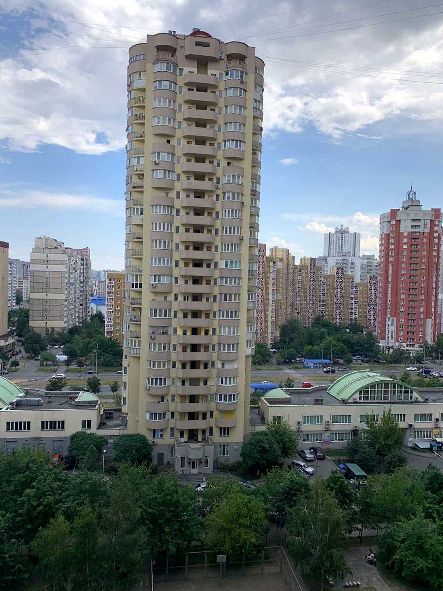 1743766496122299