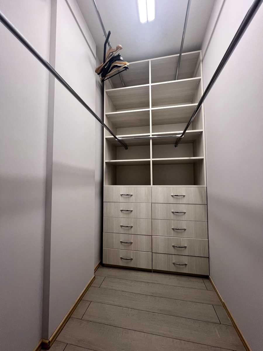 1804018523065025