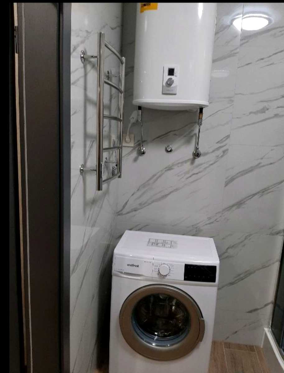 1725556384615064