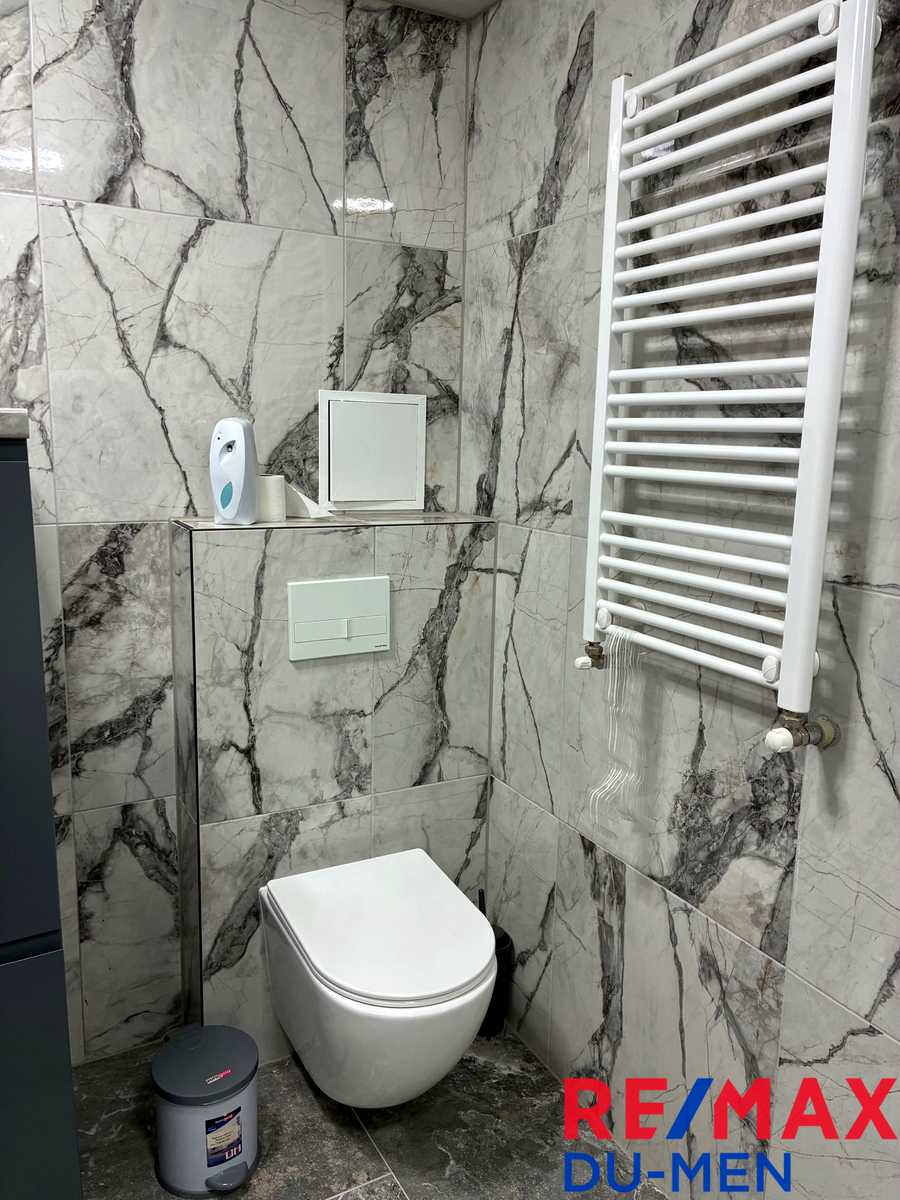 1850438696036879