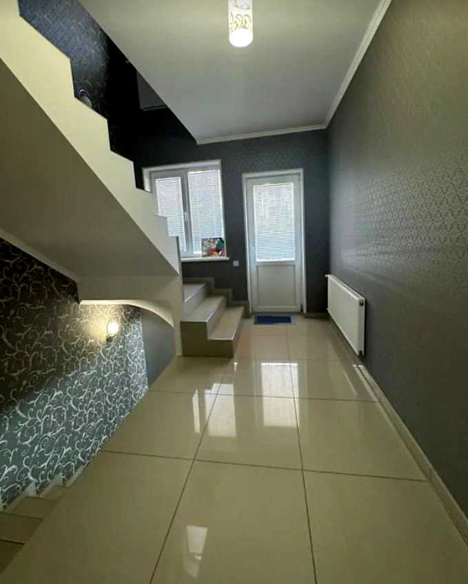 1832749781879944