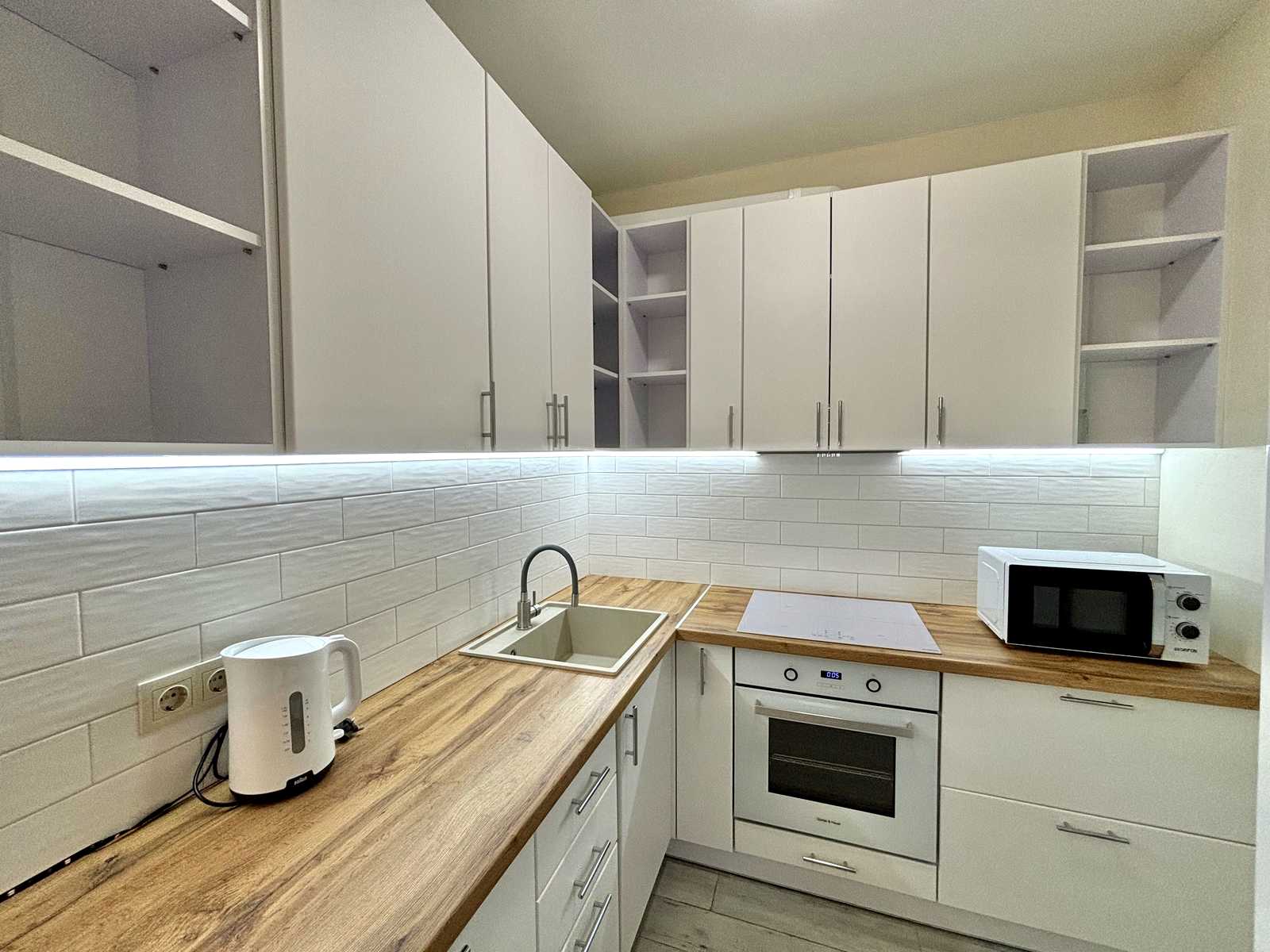 1850297273800435