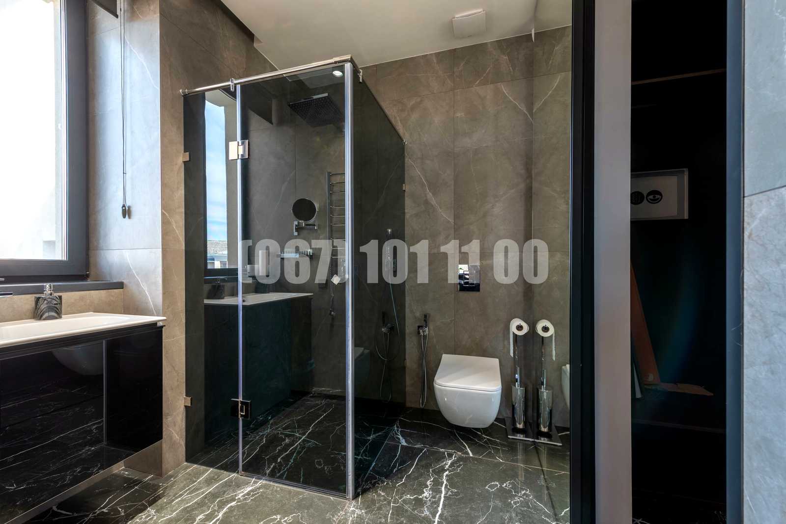 1830190473668031