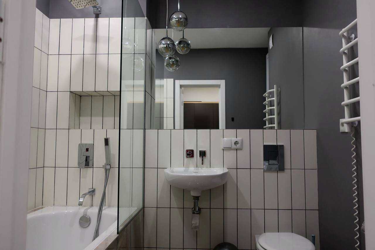 1850297627580329