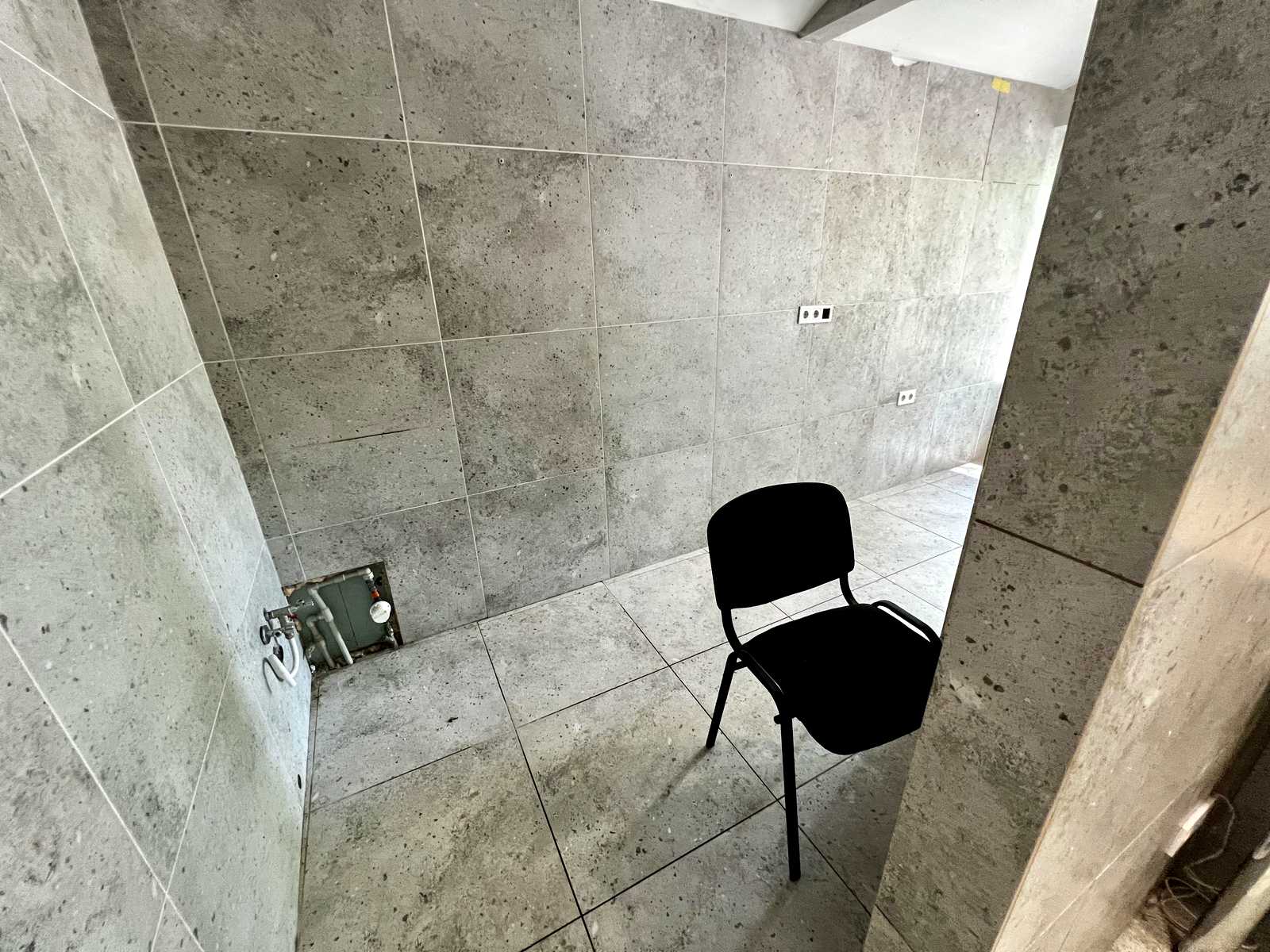 1838543243403578