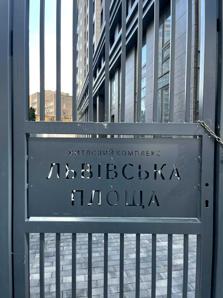 1837707005568373
