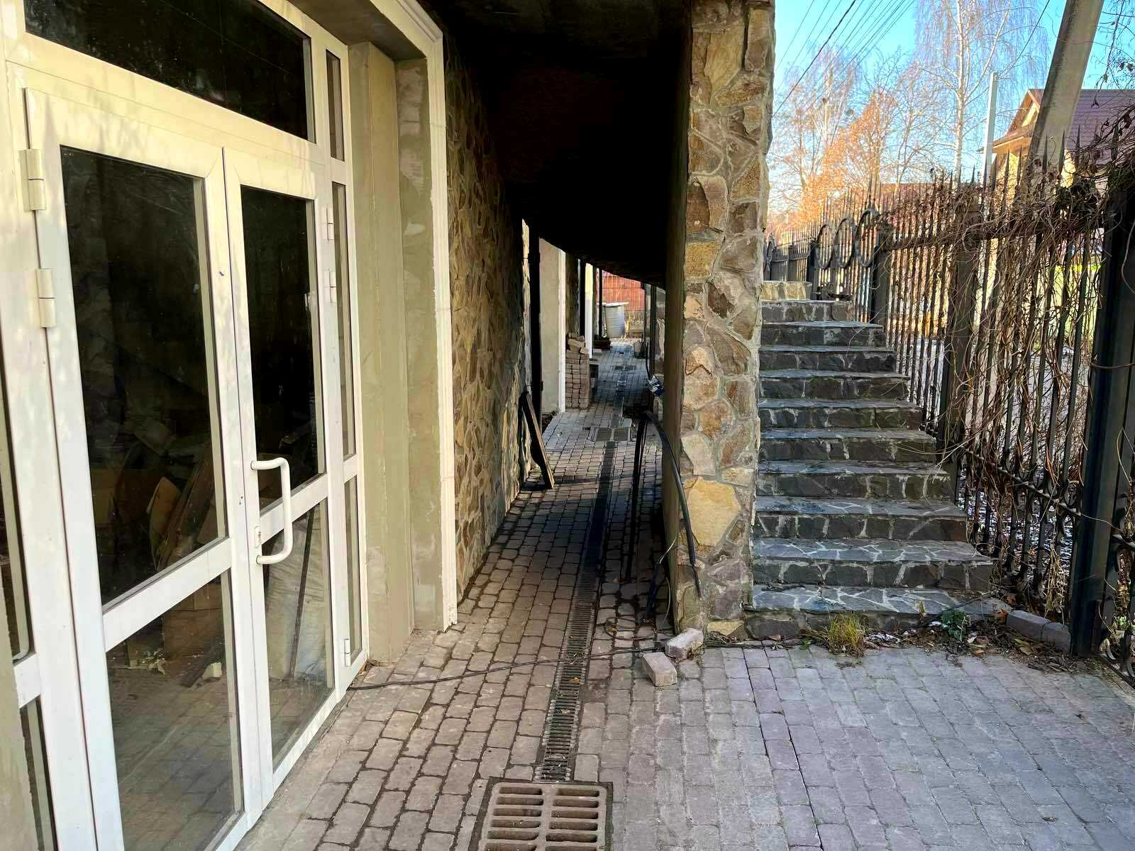 1834835836889382