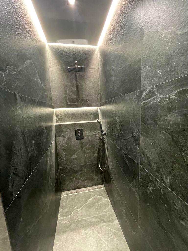 1736956829391656