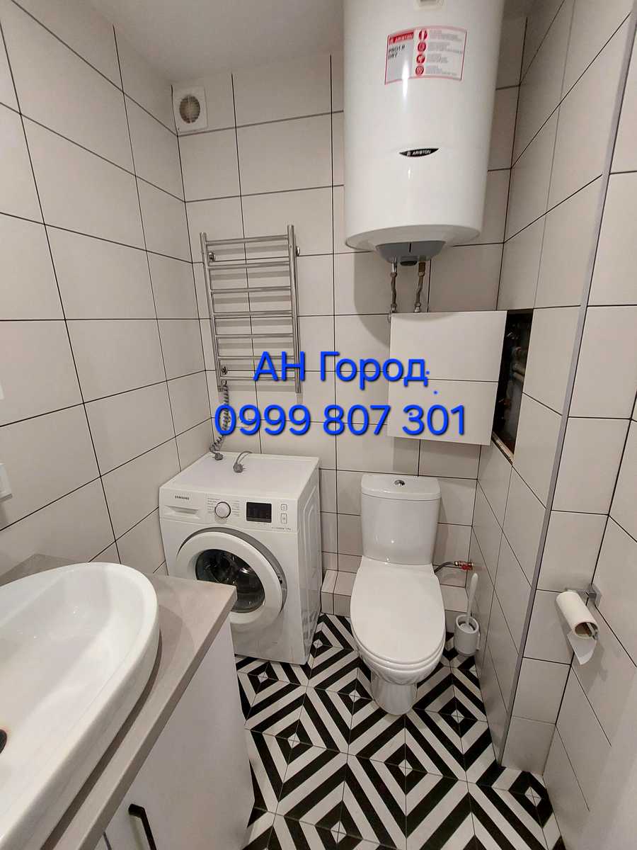 1831041646890884