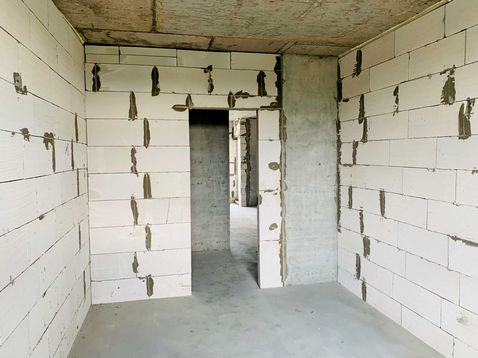 1679975169143168