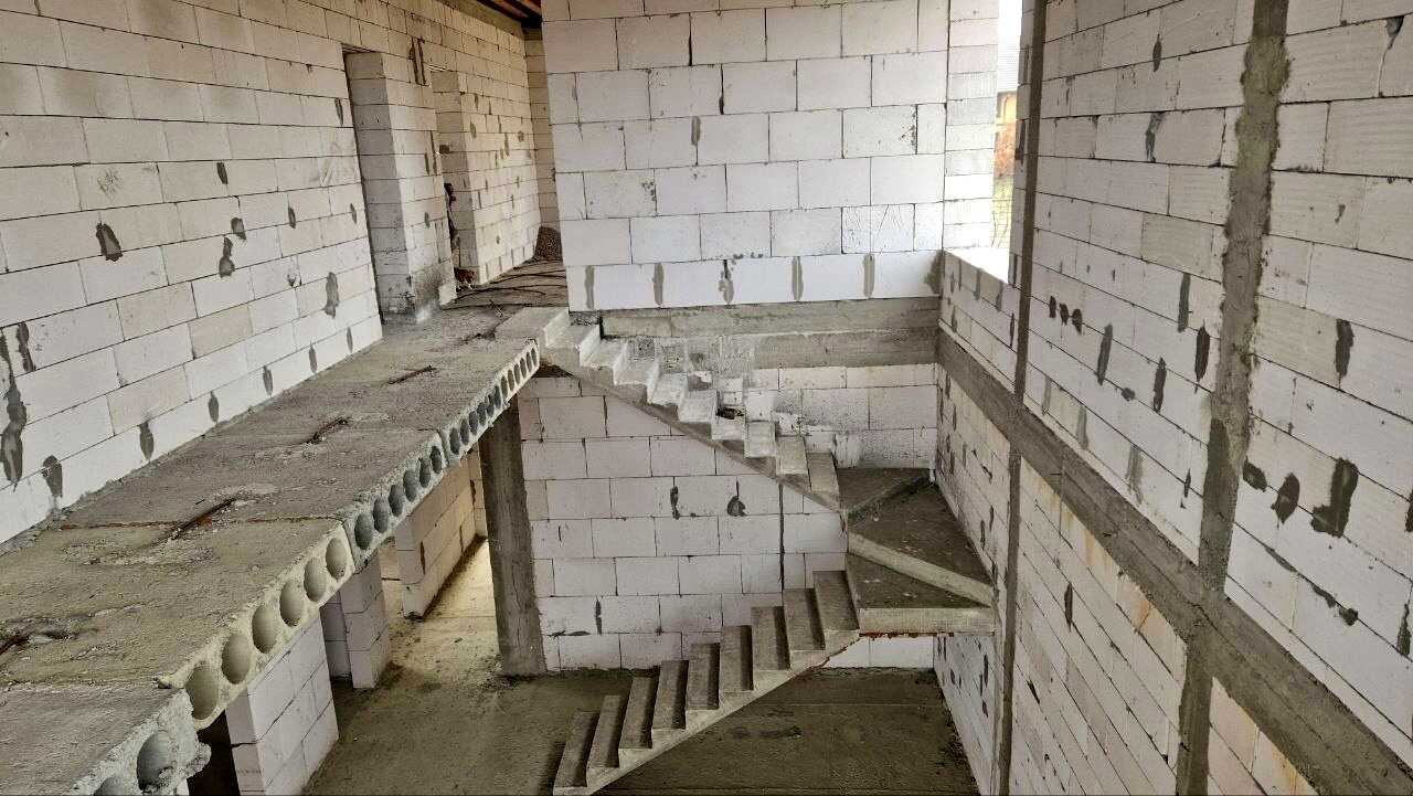 1818244466404211