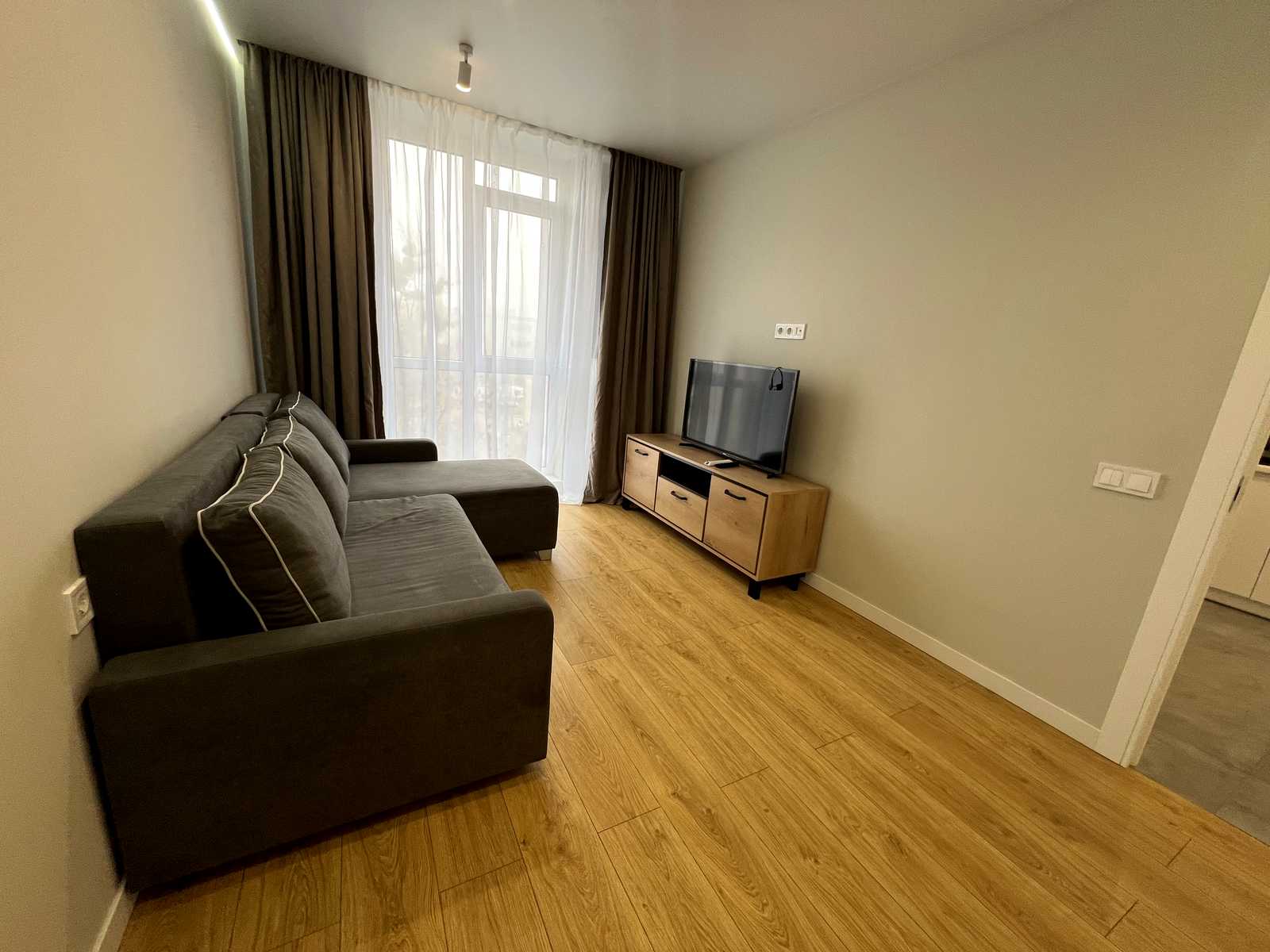 1815426691579271