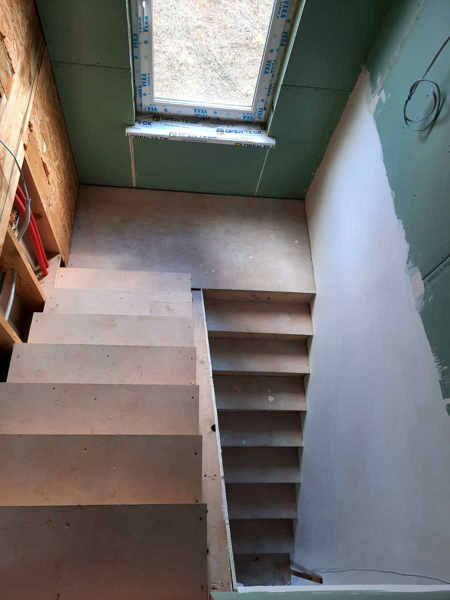 1760380369309858