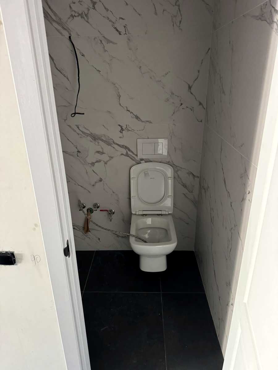 1846047443584158