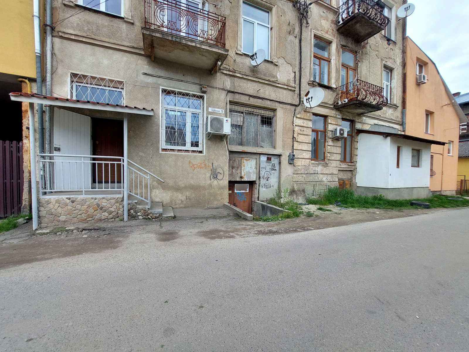 1833729619305793