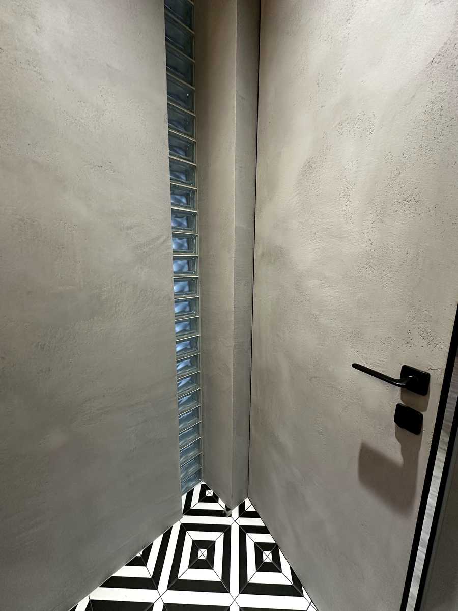 1846037221439320