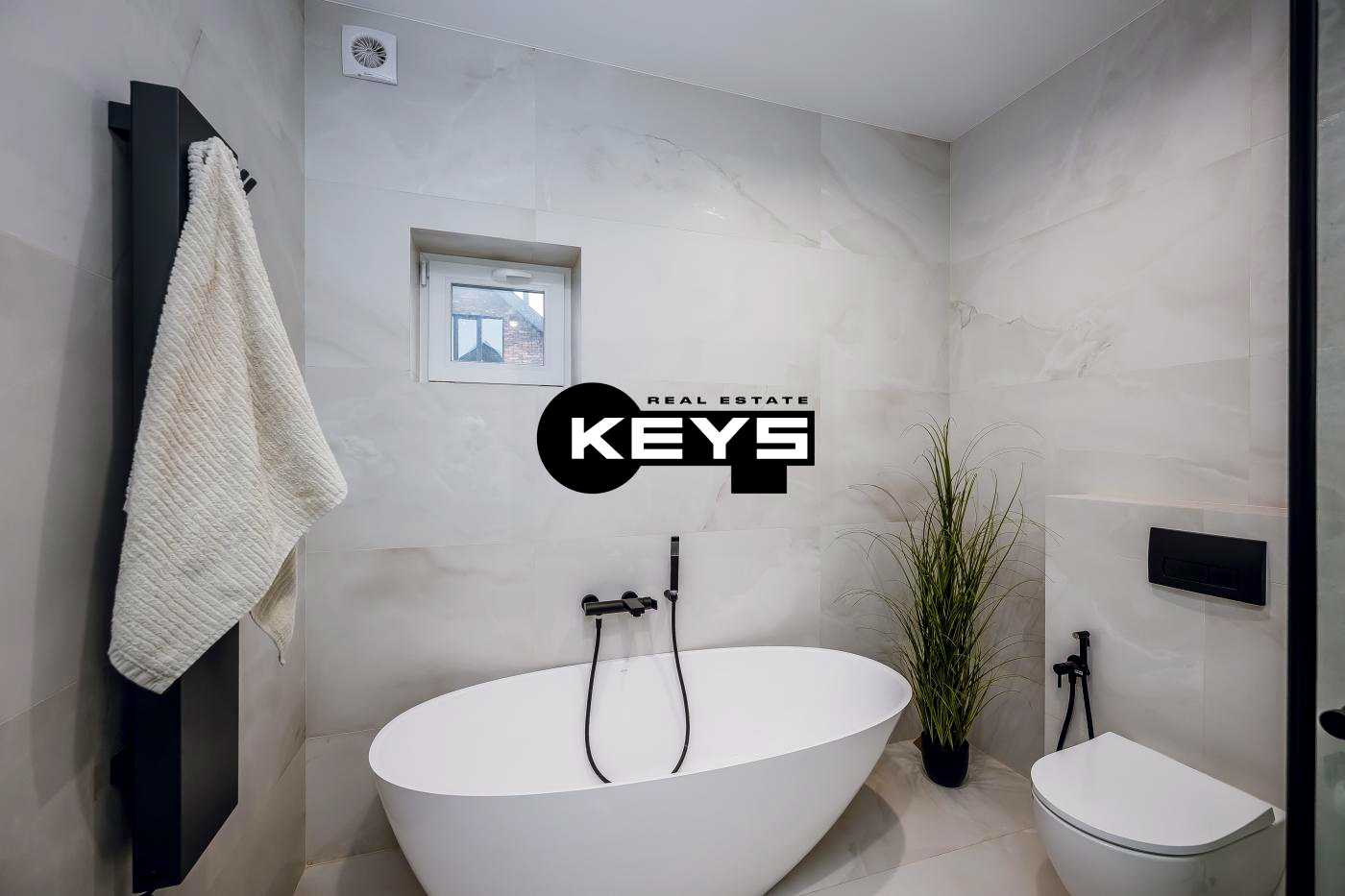 1851044440928342