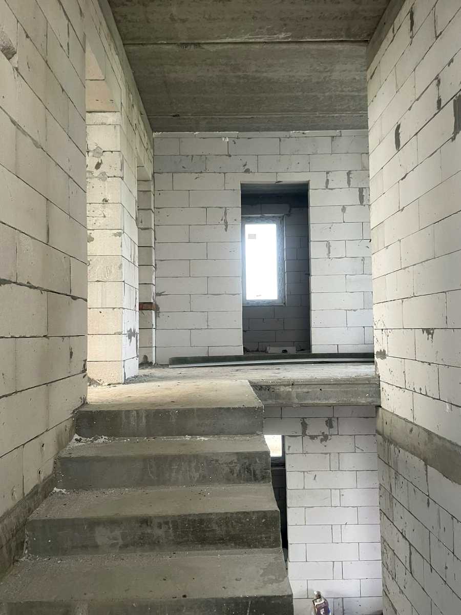 1837810672876289