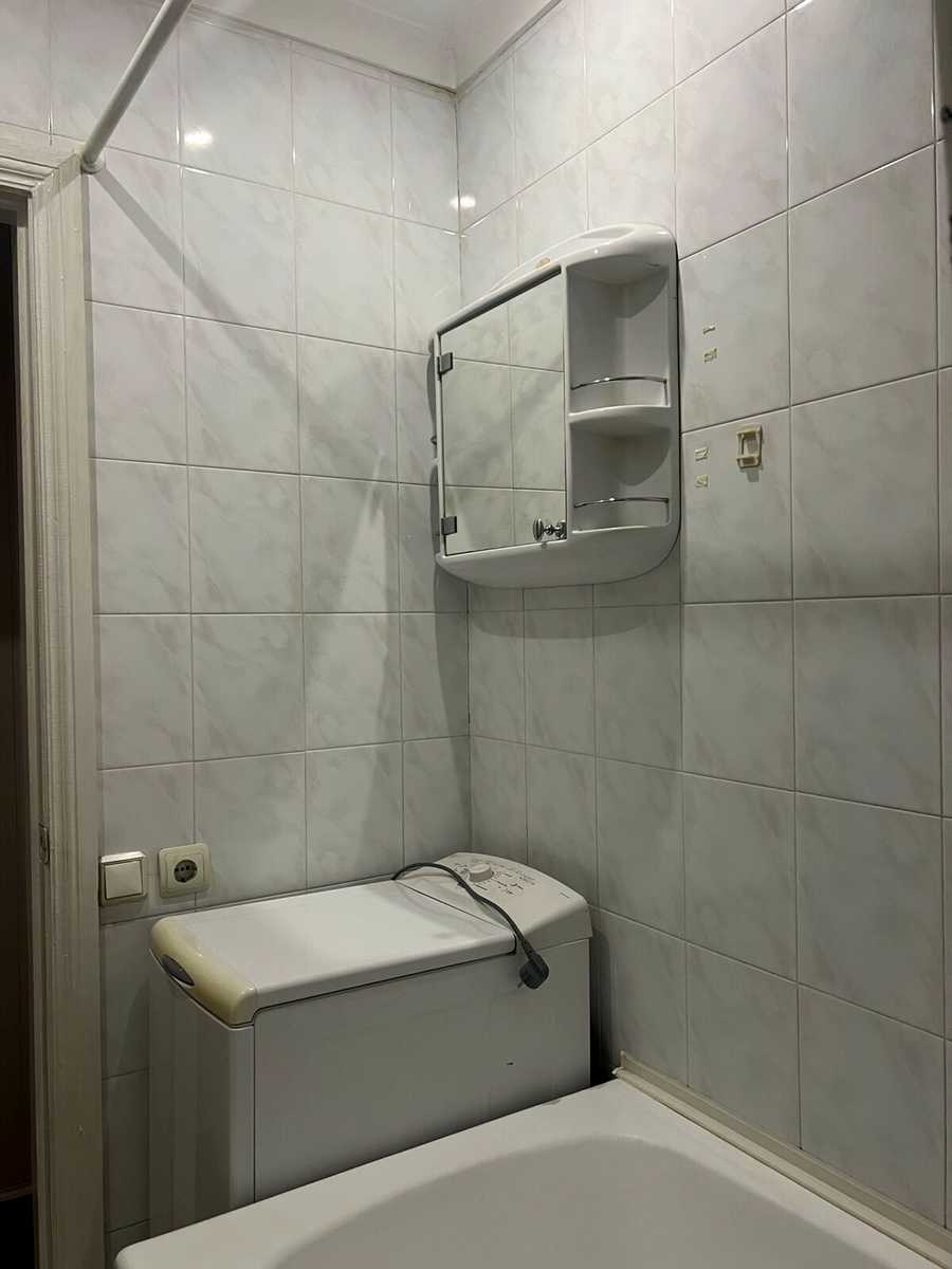 1831897054428237