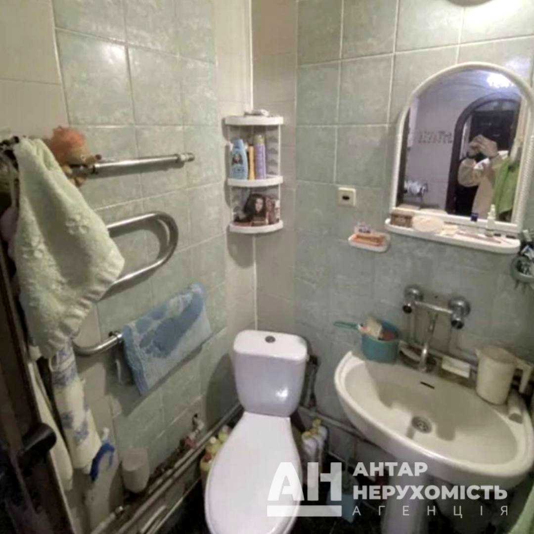 1847032319937368