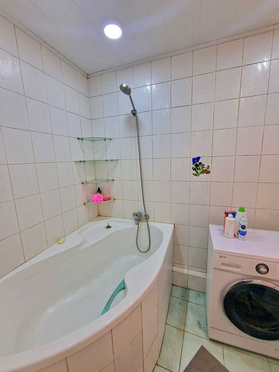 1836630164316329
