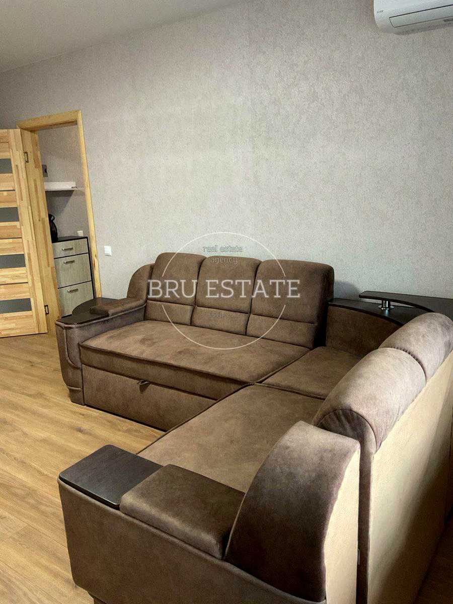 1839001048157633