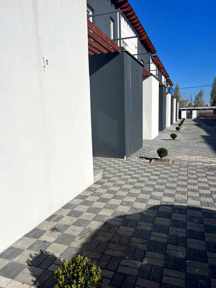 1838976526200976