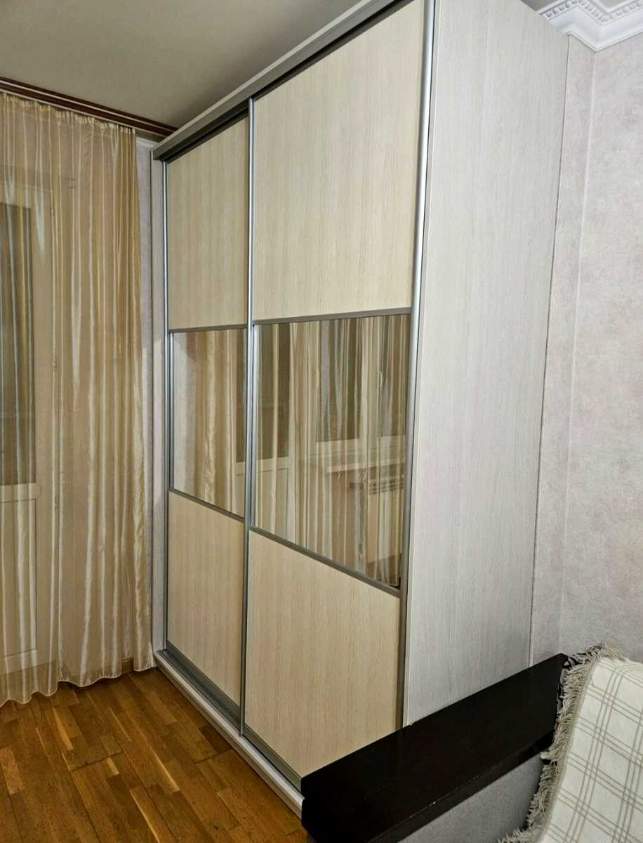 1827373053060319