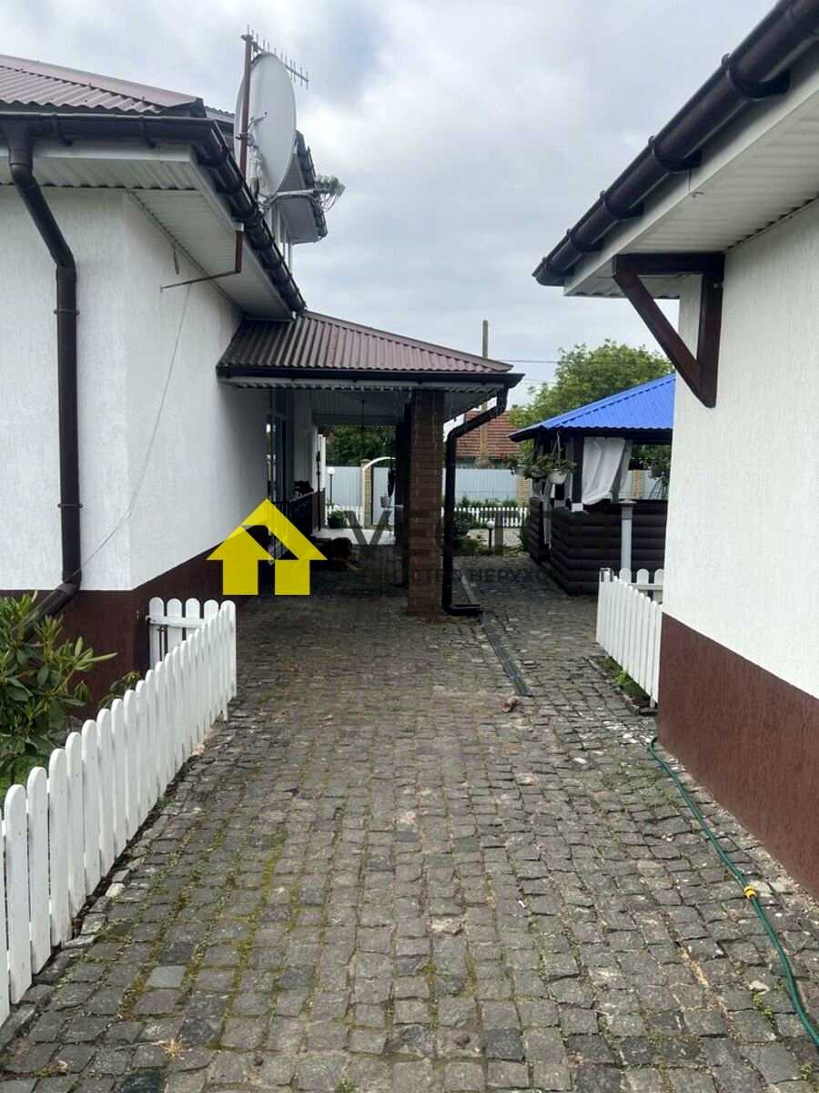 1842768611776645