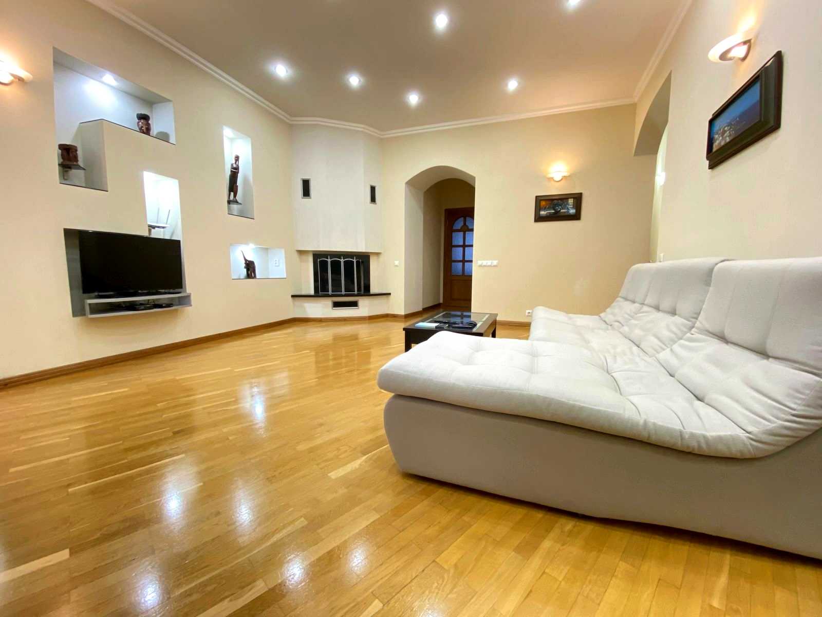 1823639387400934